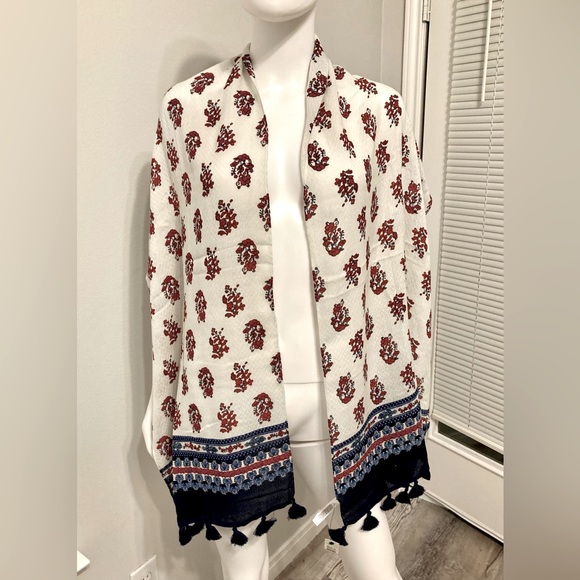 Talbots Accessories - New Talbots An elegant women's scarf with tassels. In a gift box.